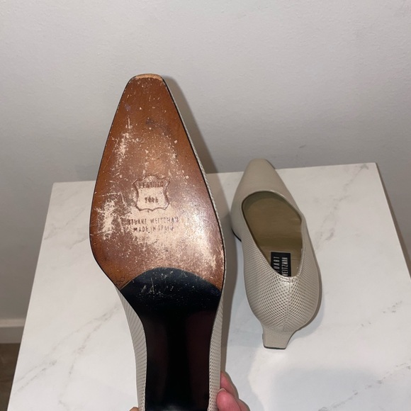 DESIGNER Stuart Weitzman Pearly White Pointed Toe Kitten Heels - Picture 5 of 6
